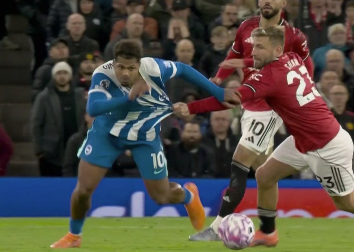 Officiel de Premier League : le contact illégal de Luke Shaw avec Rutte était minime, donc le but est valable