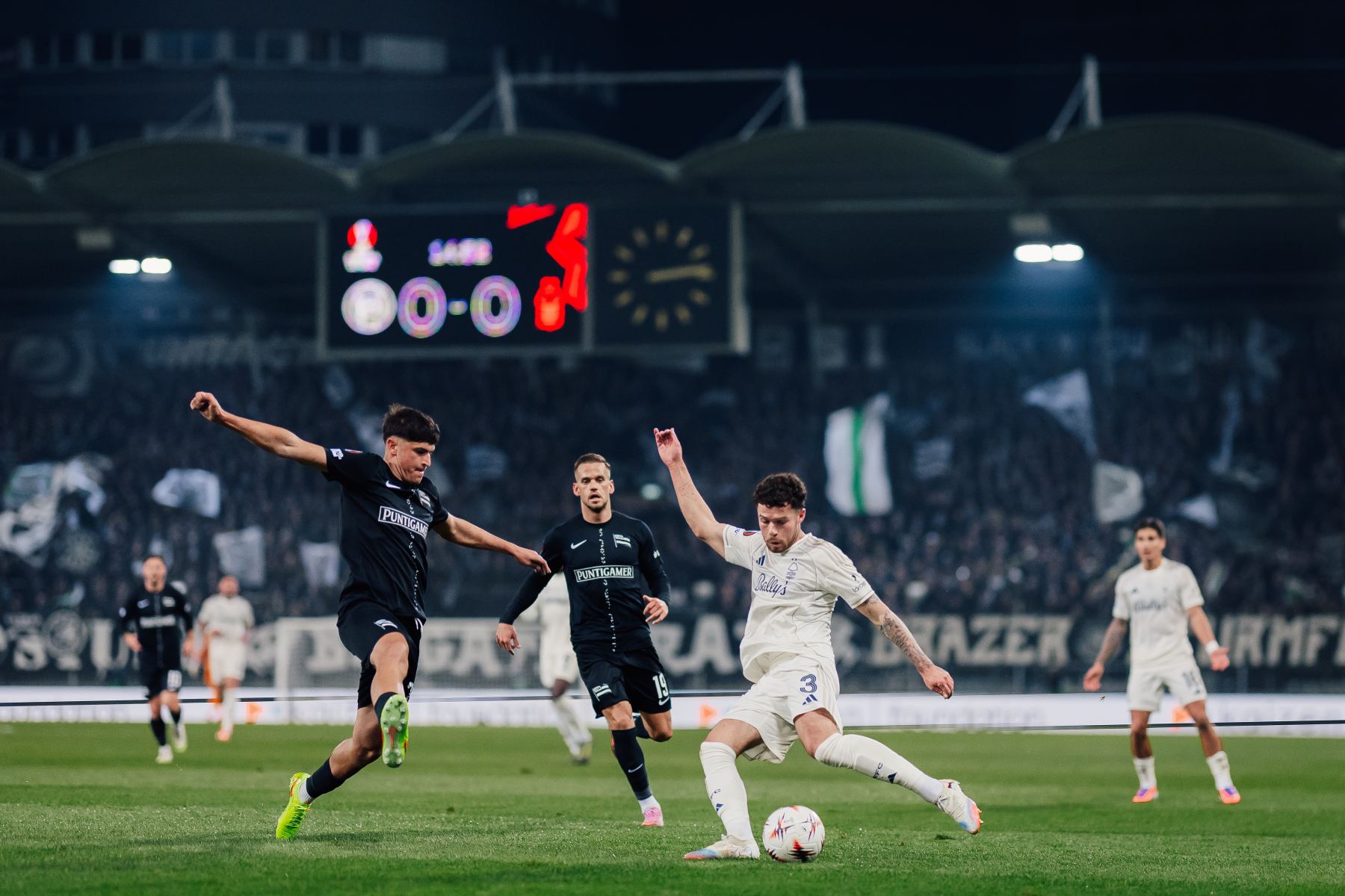 Bug de l'équipe de visite! Nottingham Forest n'a pas réussi à remporter 8 matchs consécutifs à l'extérieur au début de cette saison