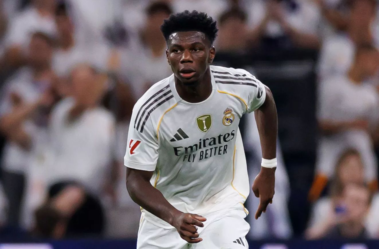 Officiel du Real Madrid : Chuameni s'est foulé le semi-tendineux de la jambe gauche ; les rapports indiquent qu'il pourrait être absent pendant trois semaines