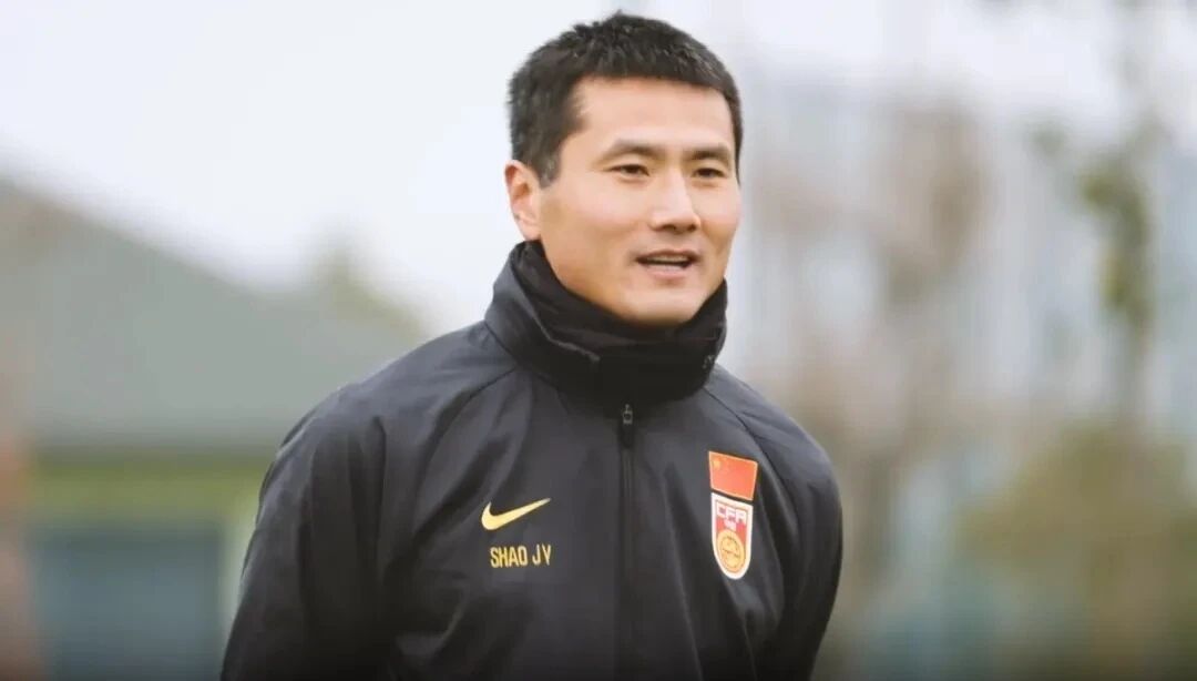 Journaliste : Shao Jia devait entraîner Guoan, mais un joueur vétéran a exprimé sa volonté de revenir dans l'équipe nationale de football pour Shao Shuai.