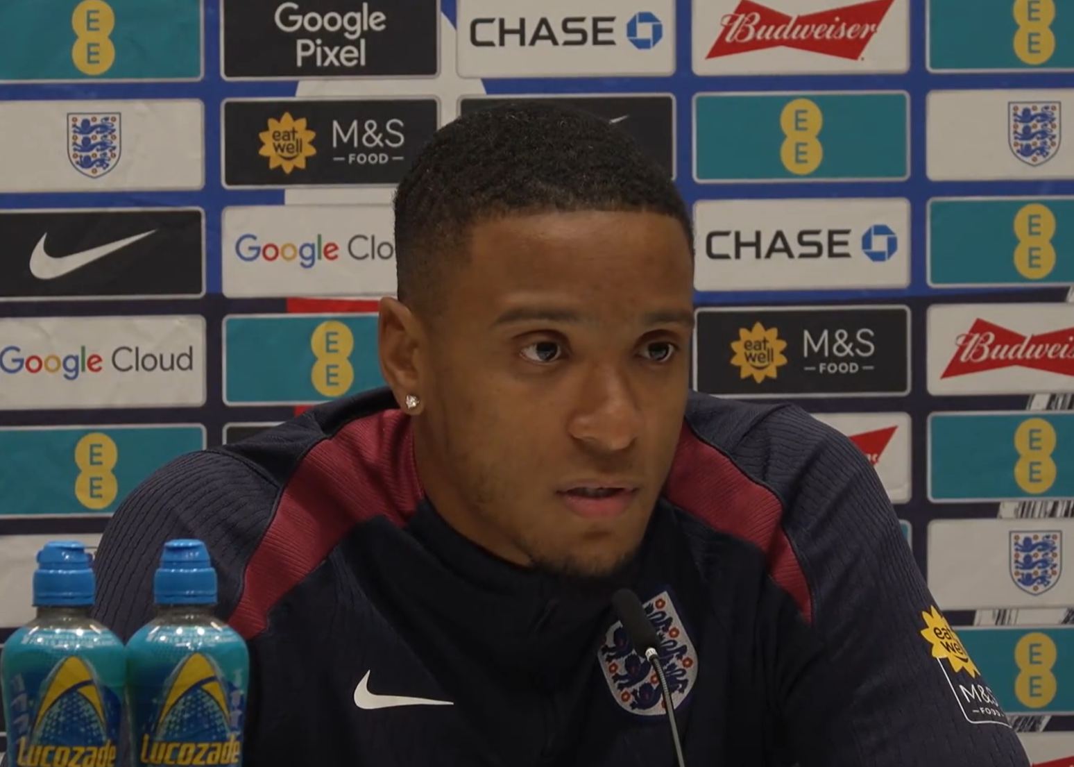 Konsa : Emery compte beaucoup pour moi, j'apprécie la stratégie du défenseur central qui dirige l'organisation offensive de l'équipe