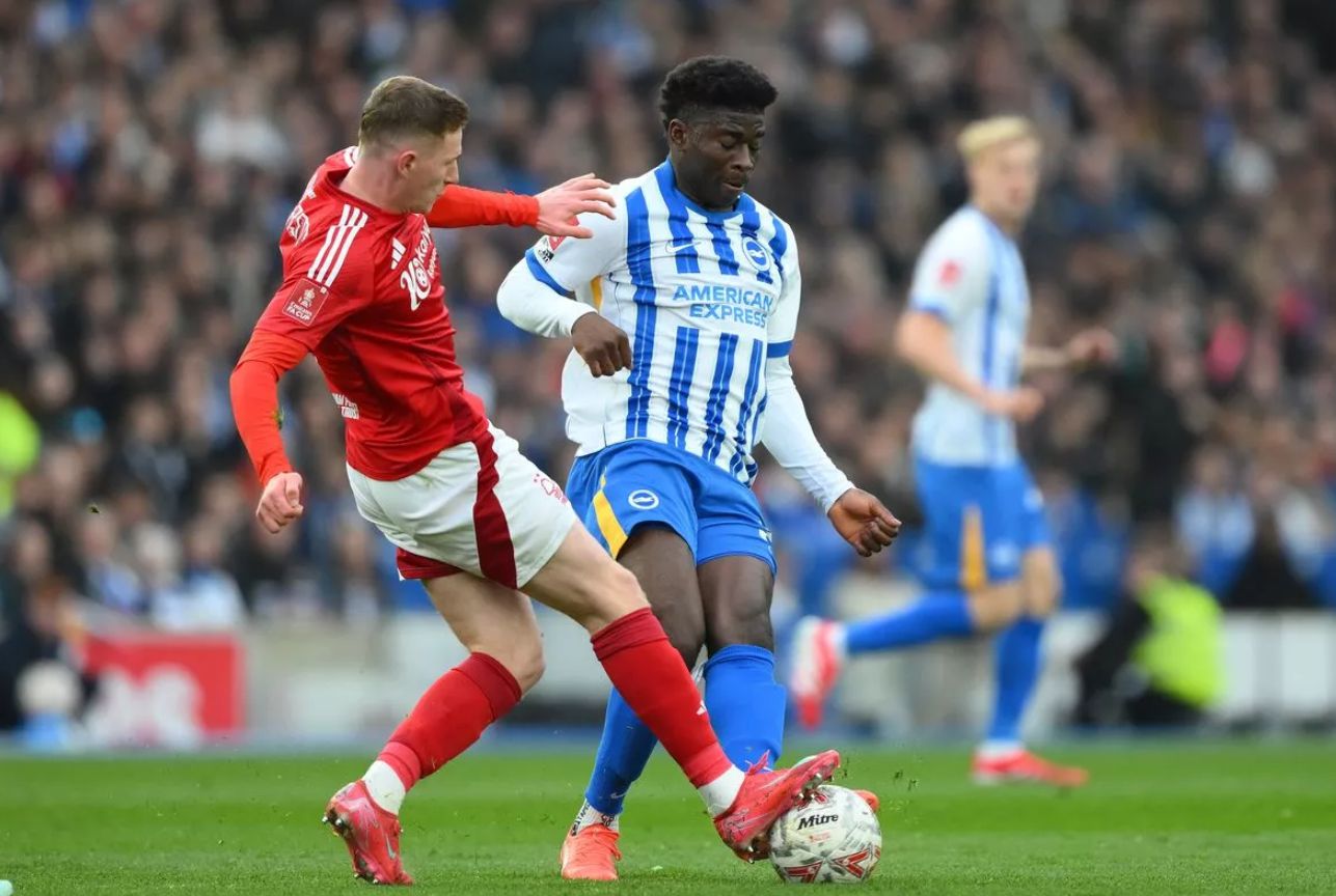 Médias britanniques : Manchester United prévoit de renforcer son milieu de terrain l'été prochain, Anderson et Baleba devenant des cibles candidates