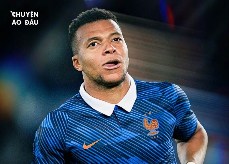 Photos d'espionnage des uniformes de l'équipe France-Canada pour la Coupe du monde inspirés de la Statue de la Liberté