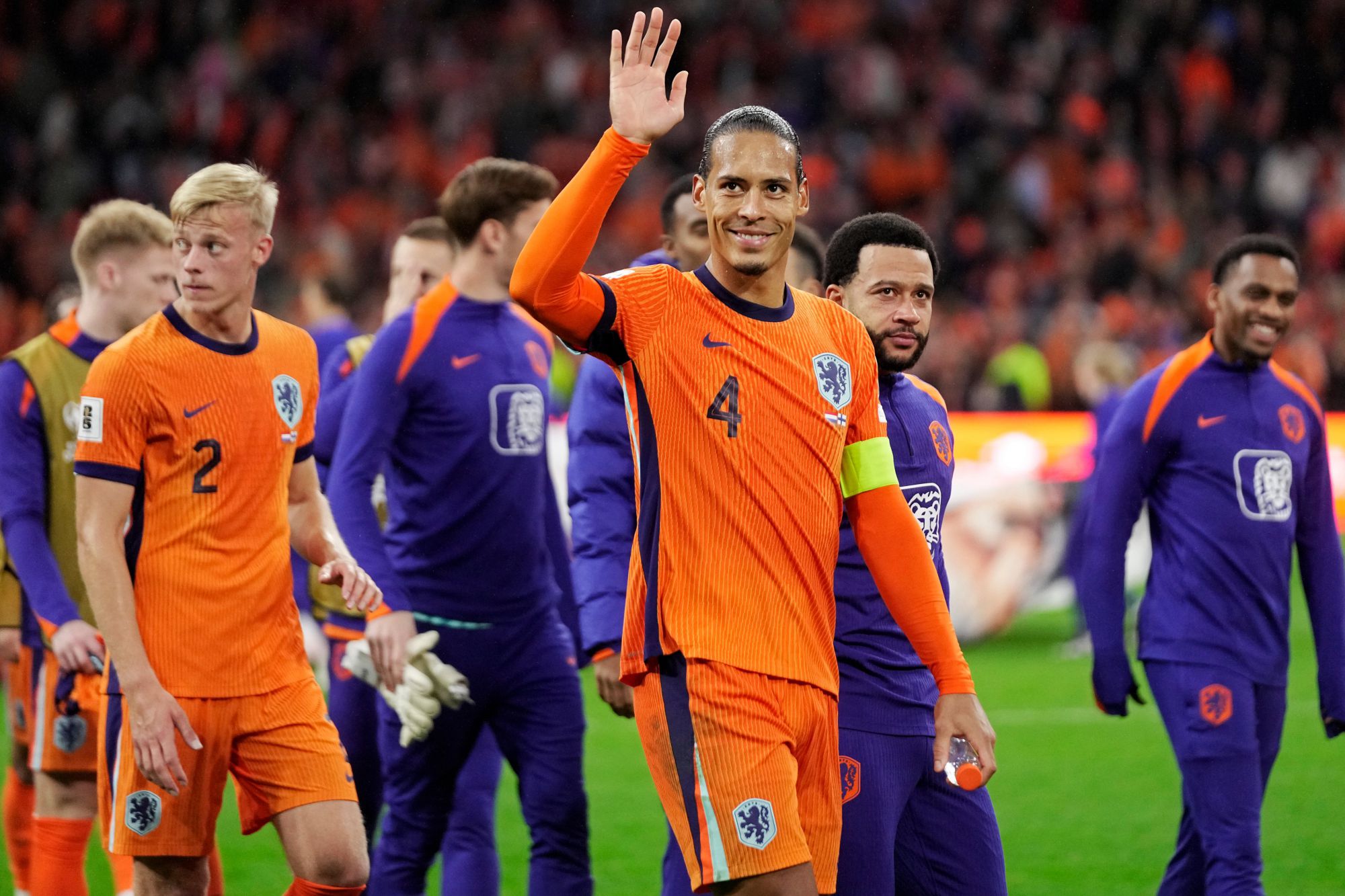 Représentant l'équipe nationale néerlandaise pour la 71e fois en tant que capitaine, Van Dijk a égalisé le record de De Boer