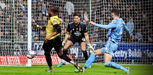 Coventry City contre Maidstone United