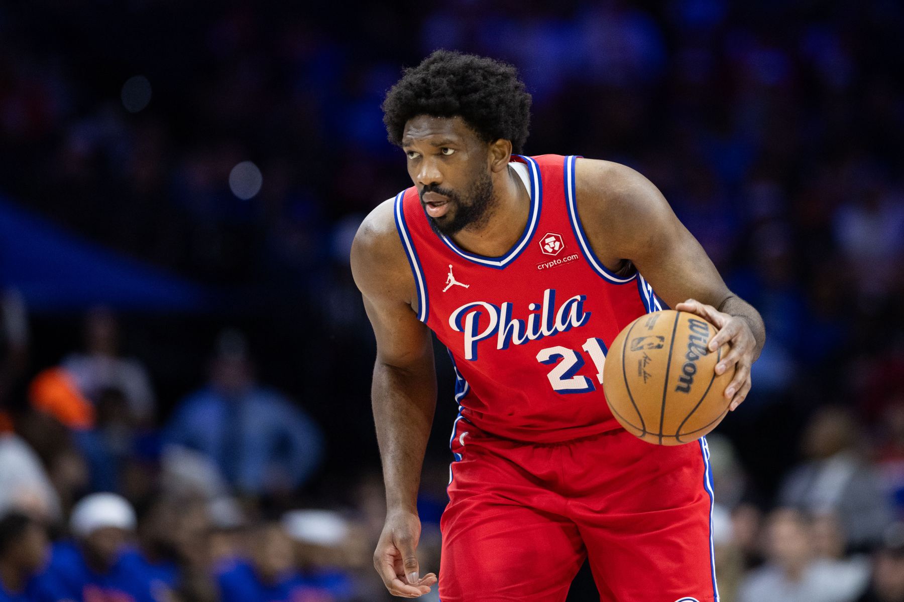 Shams : Embiid n'a aucun dommage structurel au genou et surveille actuellement son statut de compétition quotidiennement.