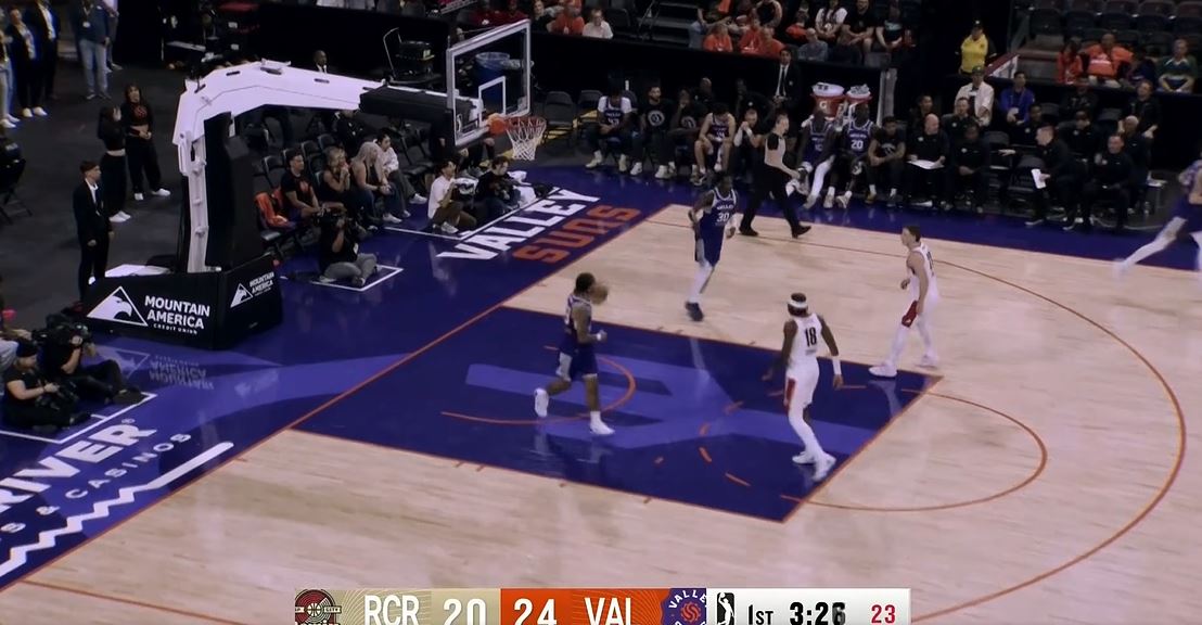 Yang Hansen a marqué 4 points et 3 rebonds sur 2 tirs sur 6 au premier quart-temps.