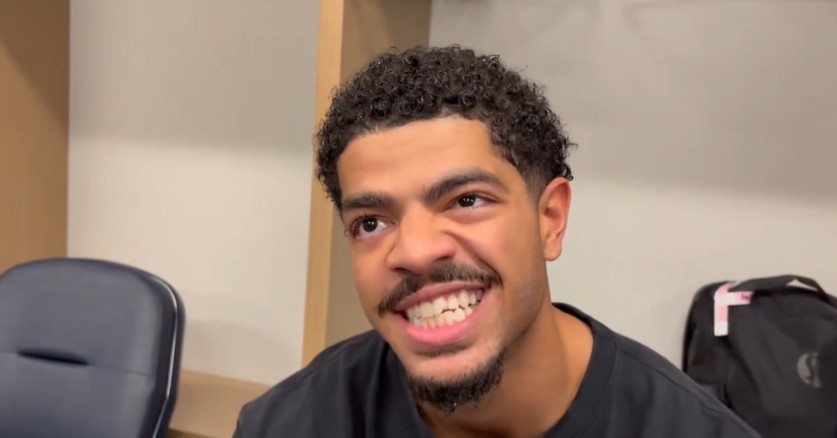 Journaliste de l'équipe : Shepard s'est fait arracher un morceau de dent mais a insisté pour terminer le match contre les Grizzlies