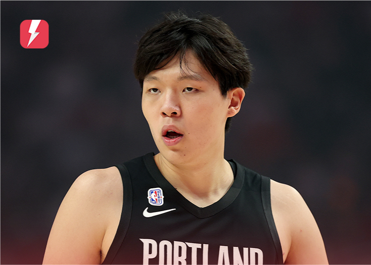 Yang Hansen parle des instructions de Split lorsqu'il entre sur le terrain : dites-moi simplement qui garder et comment faire correspondre.