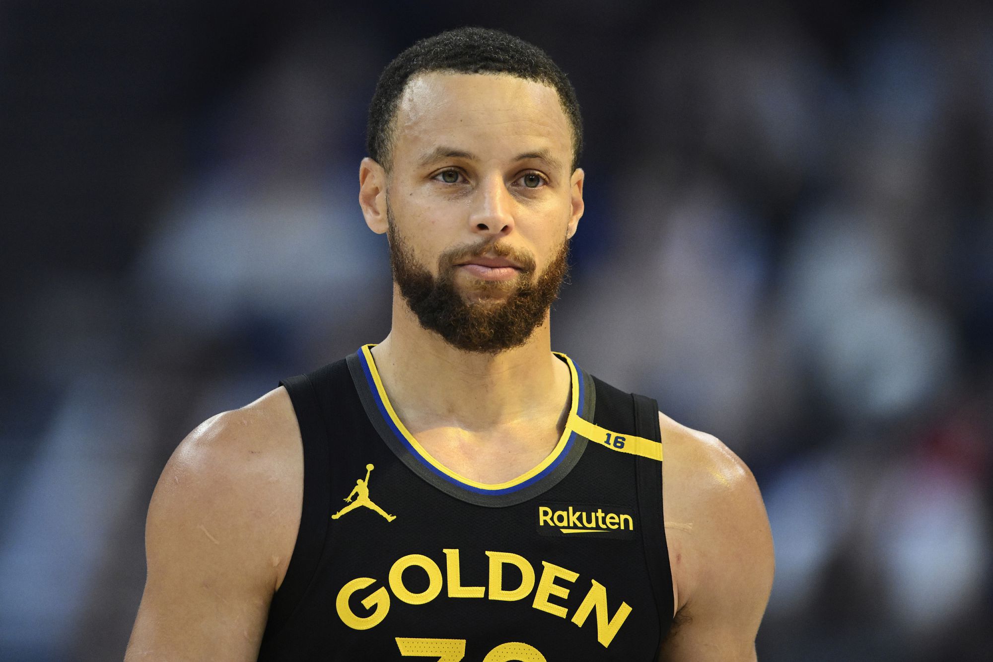 Notes des Warriors : Curry a dit qu'il s'attendait à jouer demain, mais sa voix ne sonnait pas bien