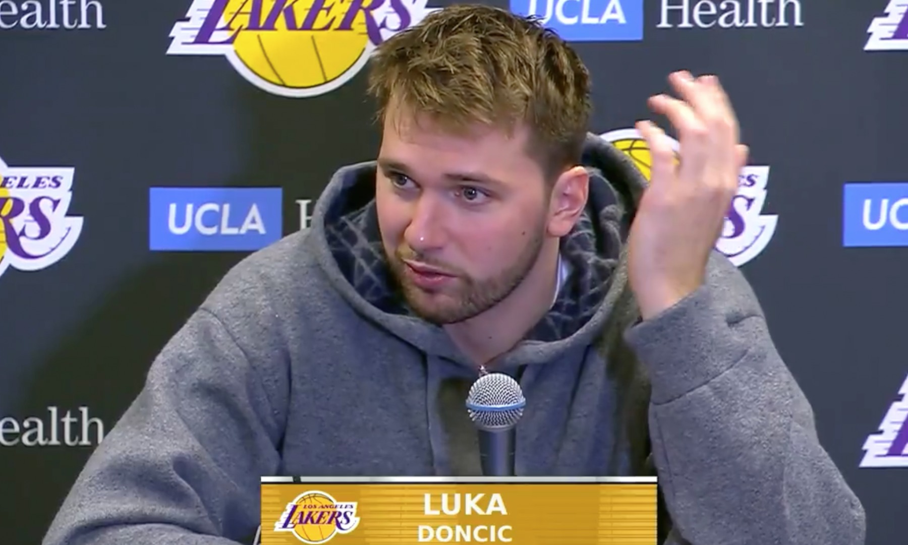Doncic : J’étais très calme quand je suis arrivé aux Lakers pour la première fois. Maintenant, je plaisante souvent avec tout le monde et j'échange des insultes.