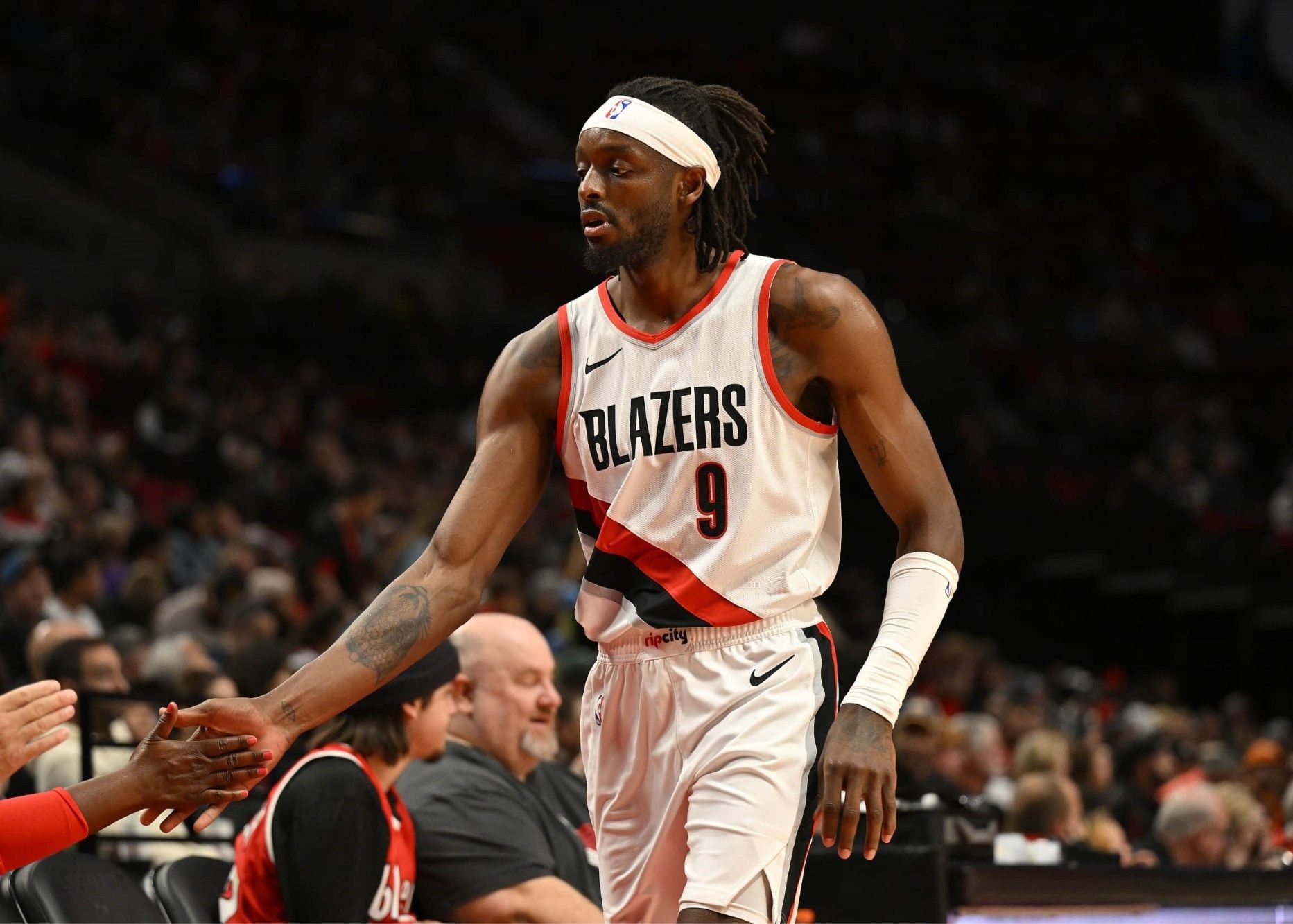 Journaliste d'équipe : Les Trail Blazers ont organisé une conversation à huis clos après leur défaite contre les Rockets, dans l'espoir de maintenir l'unité à travers la conversation